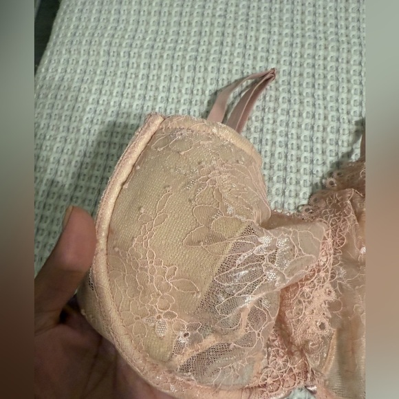 VS Lace Underwire Push-Up Bra Without Padding - Picture 3 of 4